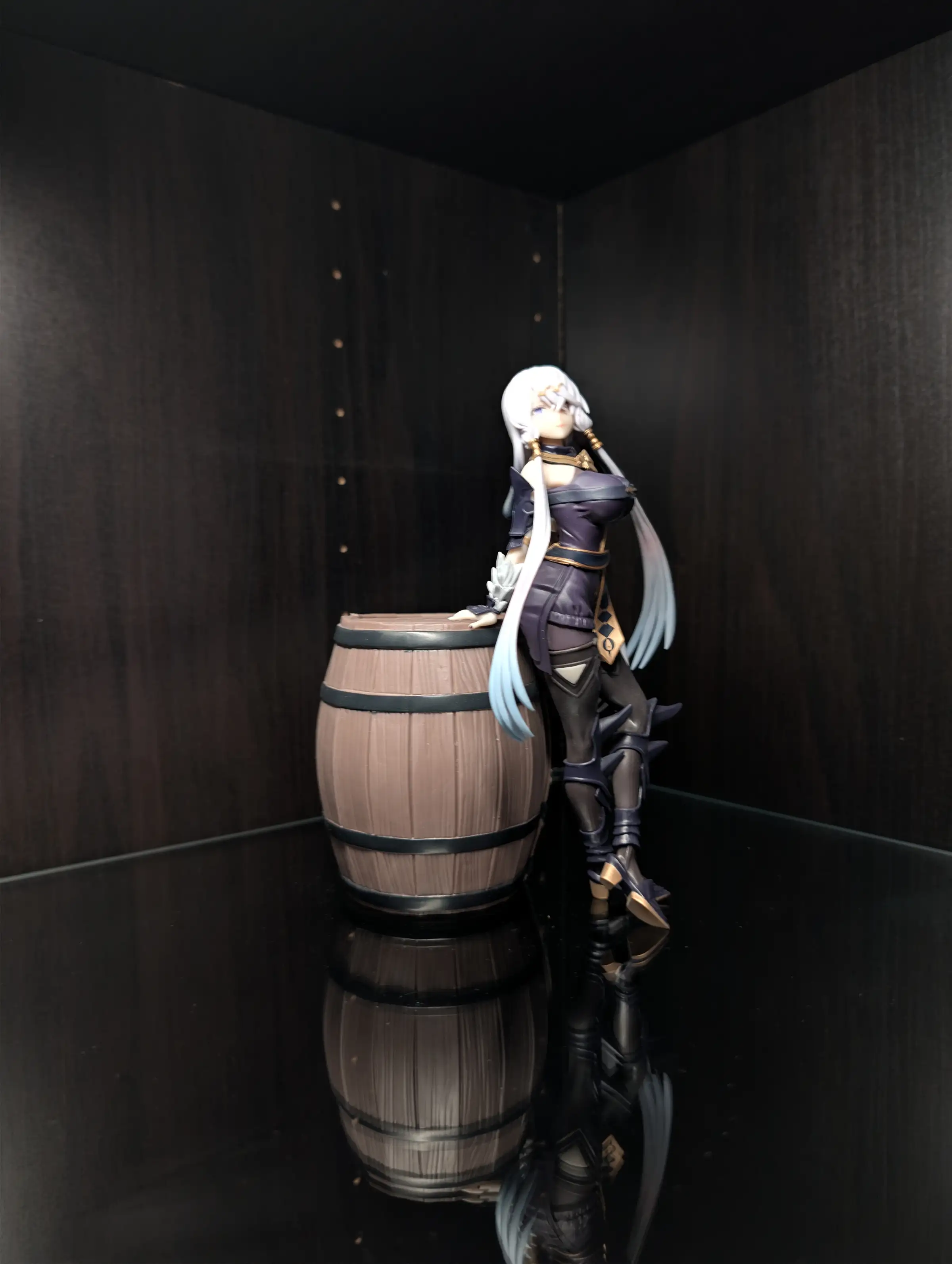 Image of figure Barrel Lila