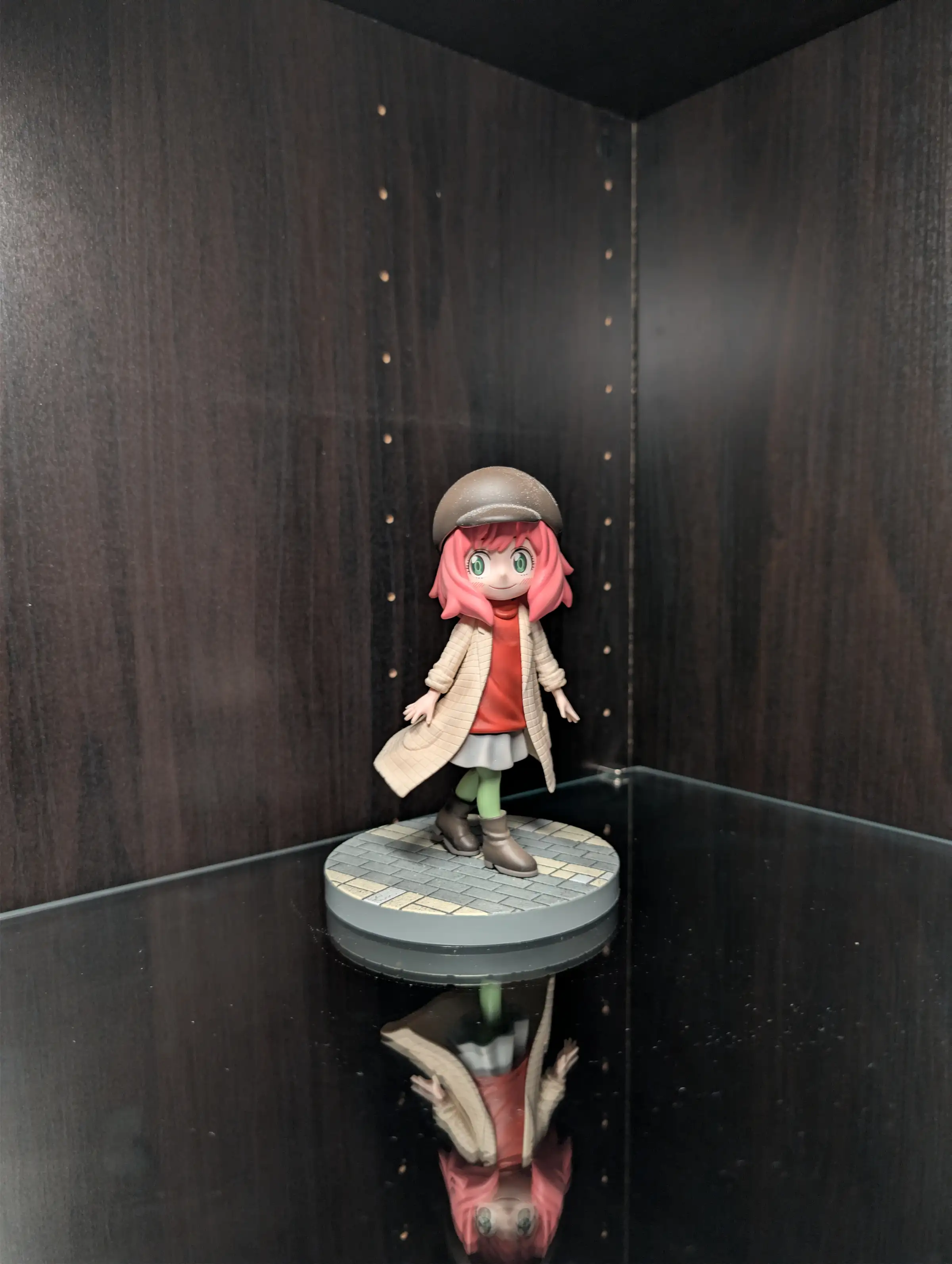 Image of figure Beret Anya