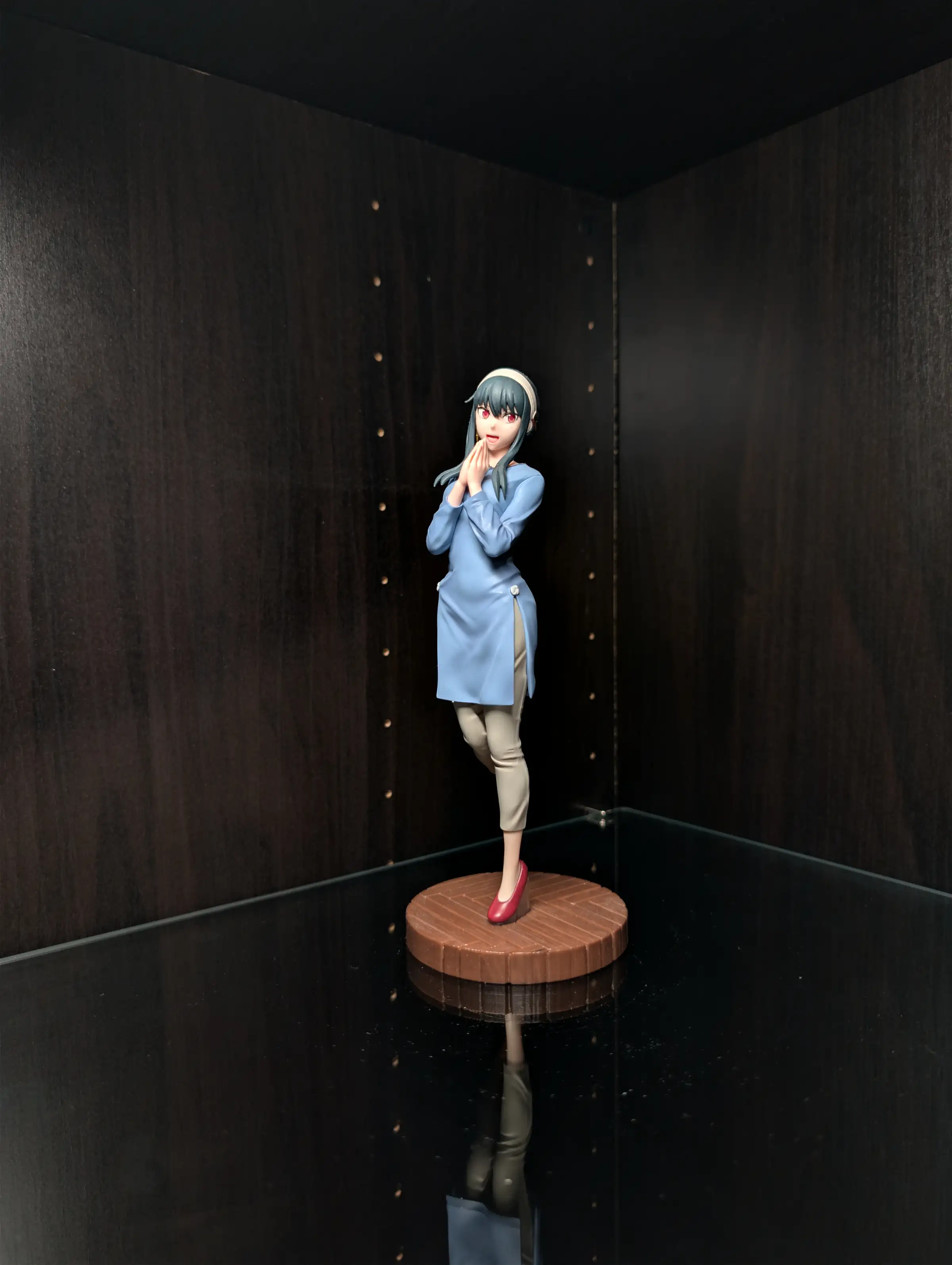 Image of figure Blue Dress Yor Forger