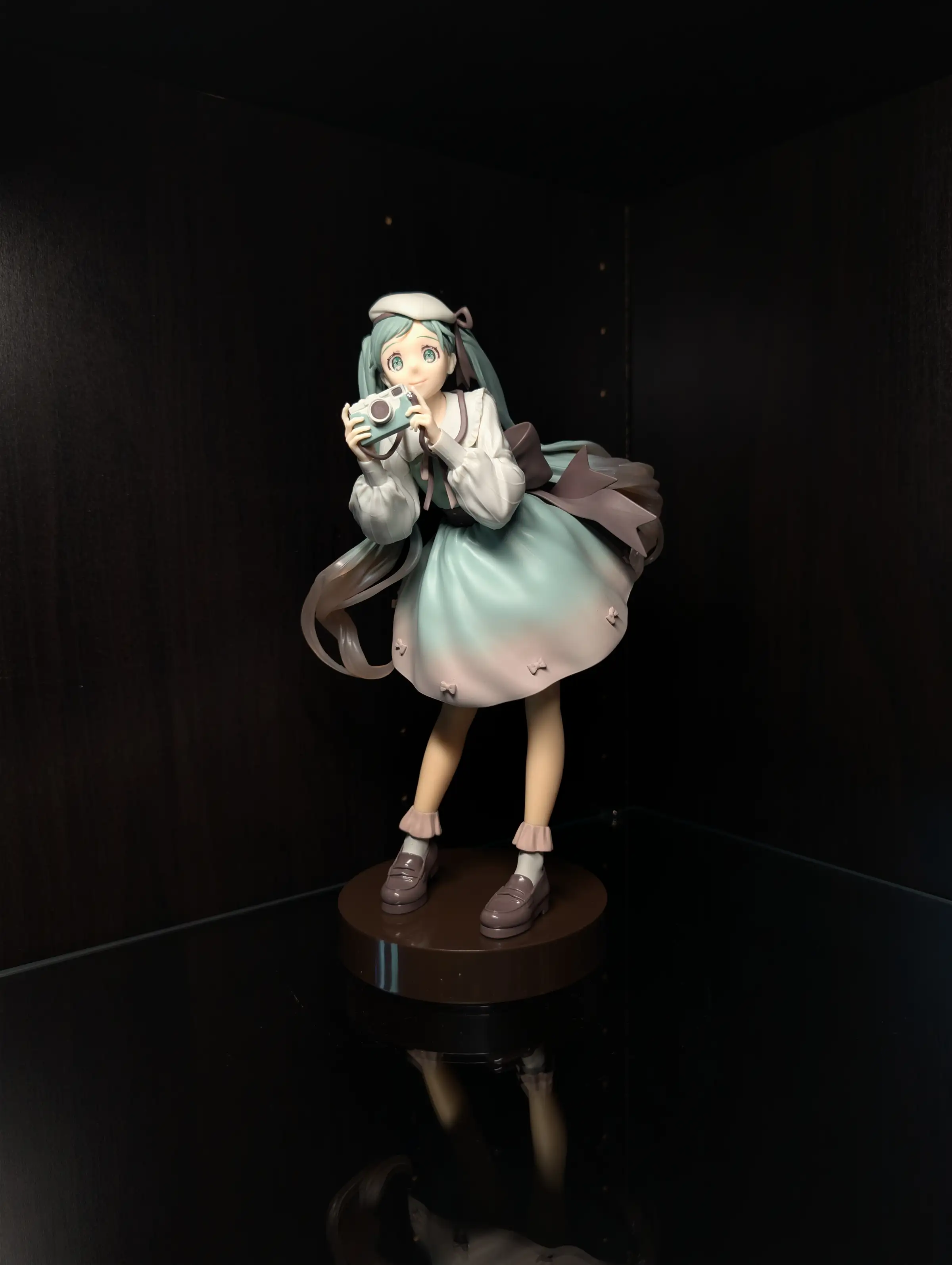 Image of figure Camera Miku