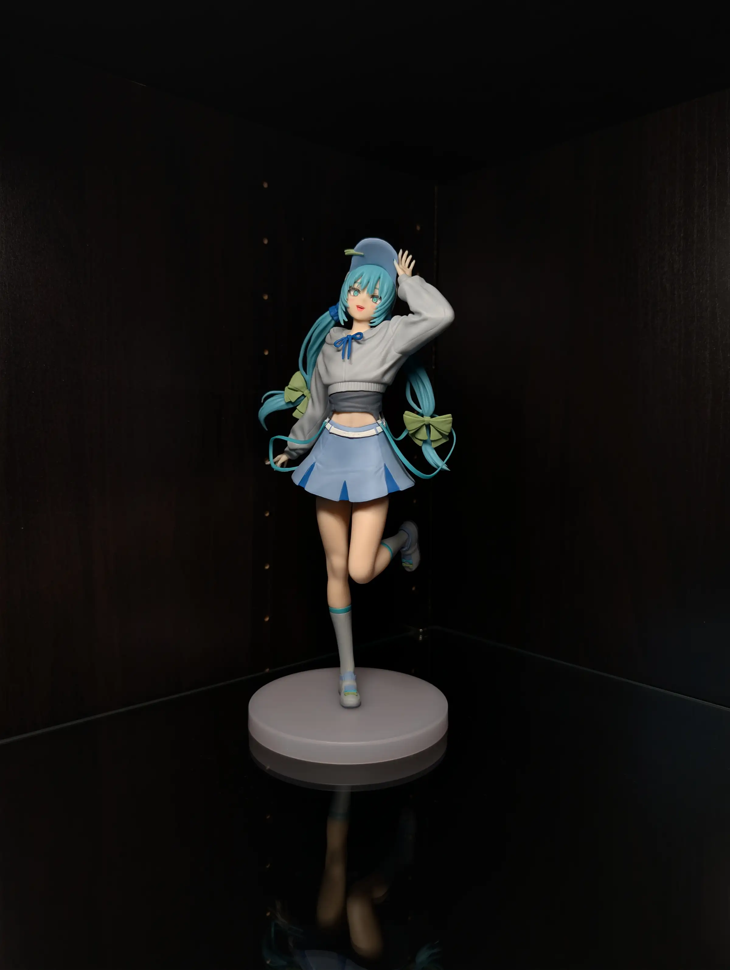 Image of figure Modern Sporty Miku