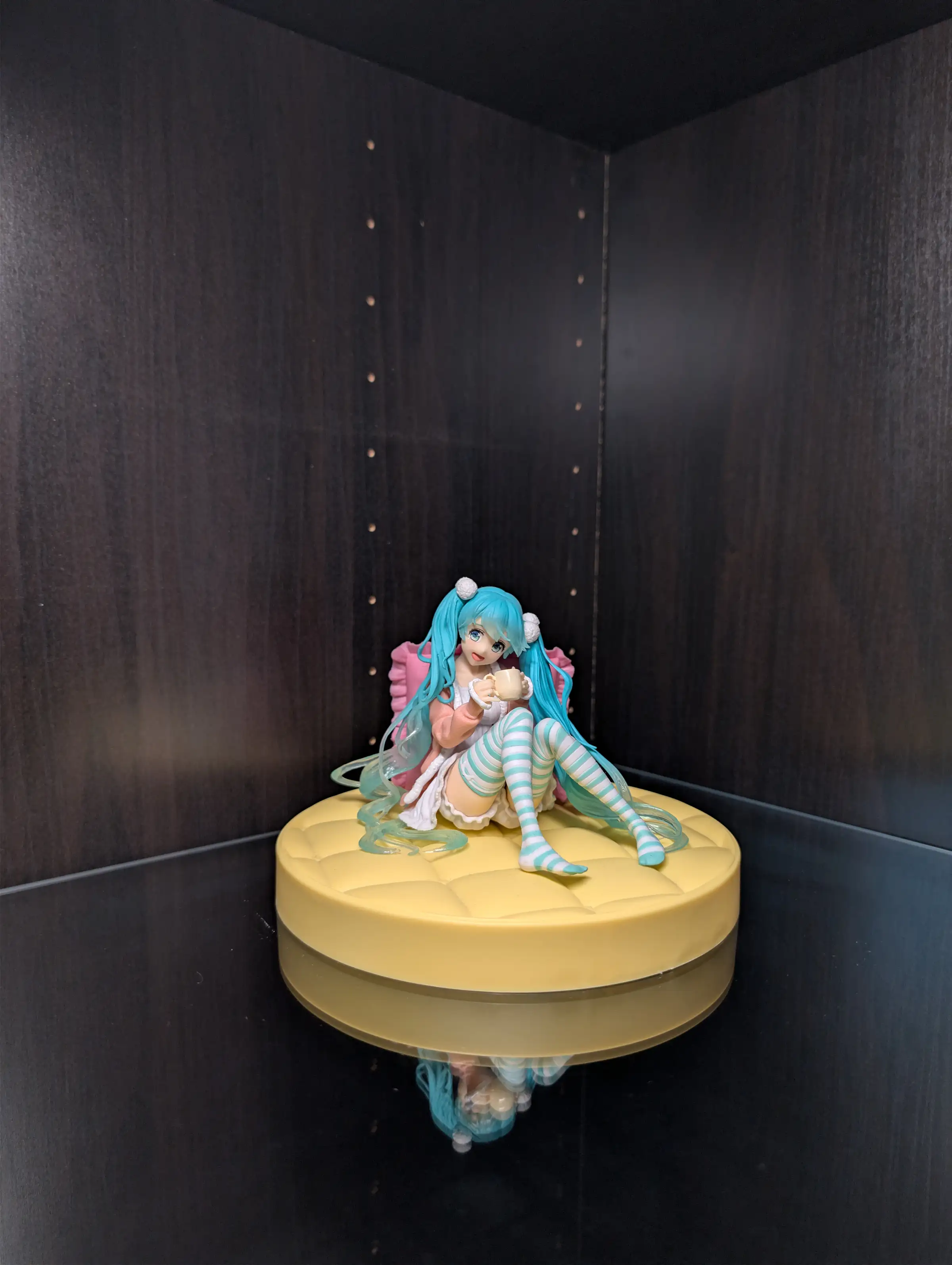 Image of figure Bed Miku