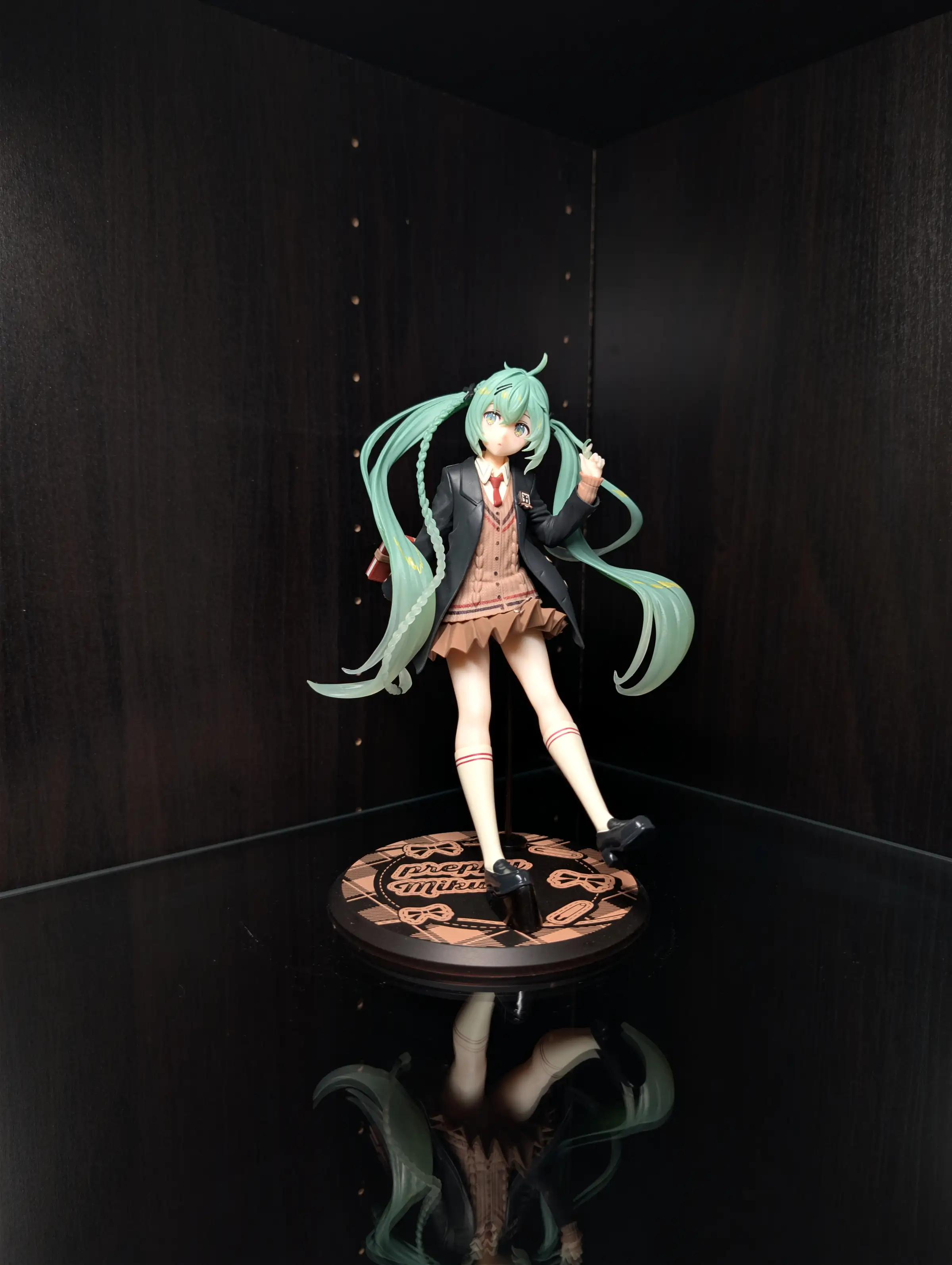 Image of figure Preppy Miku