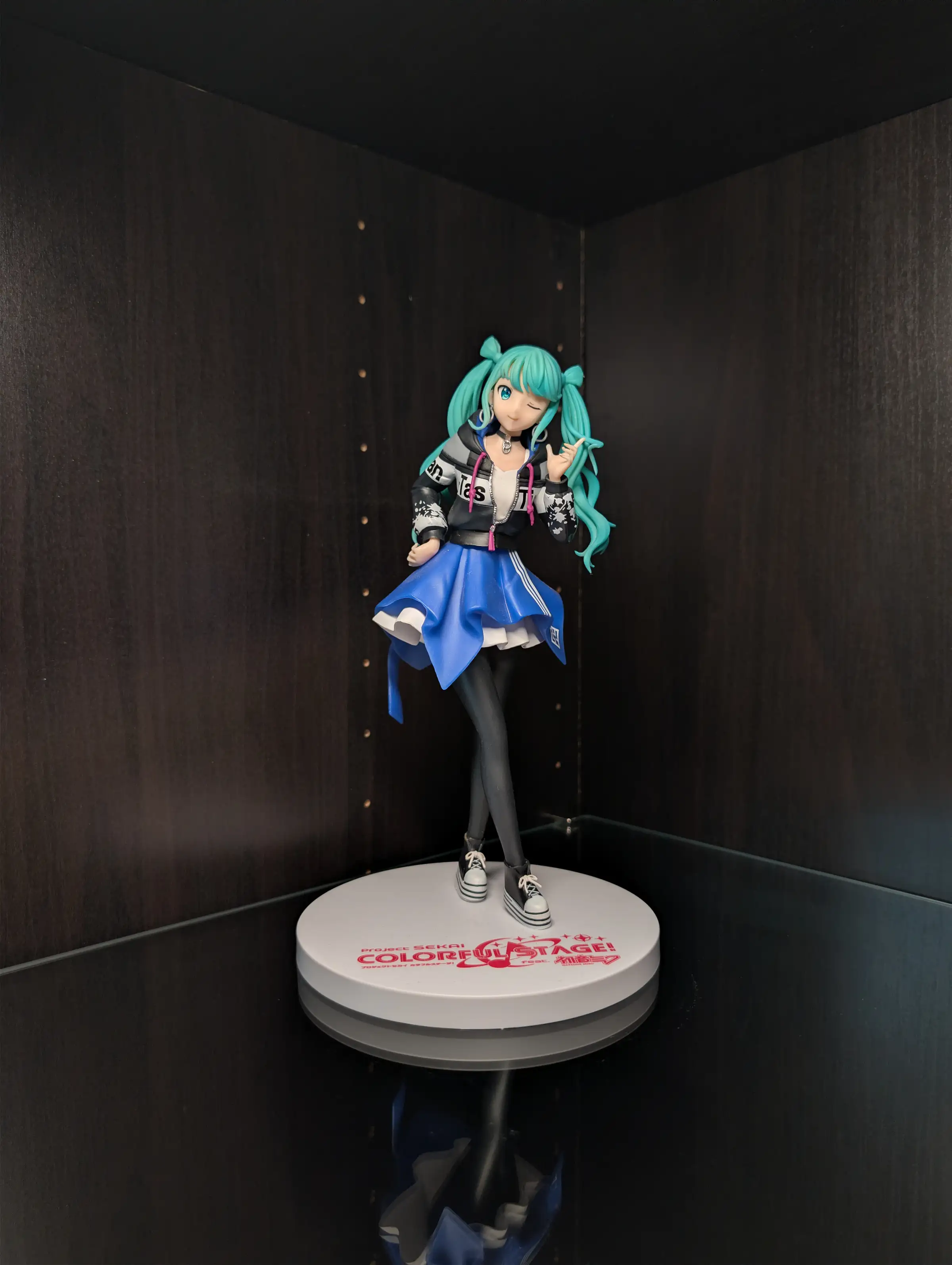 Image of figure Project Sekai Street Miku