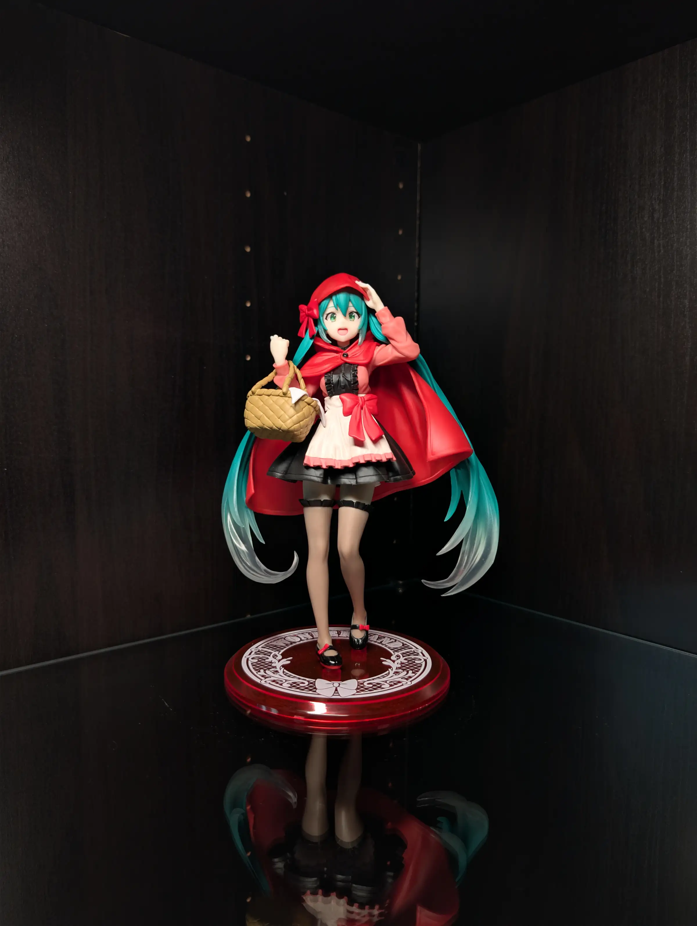 Image of figure Red Riding Hood Miku