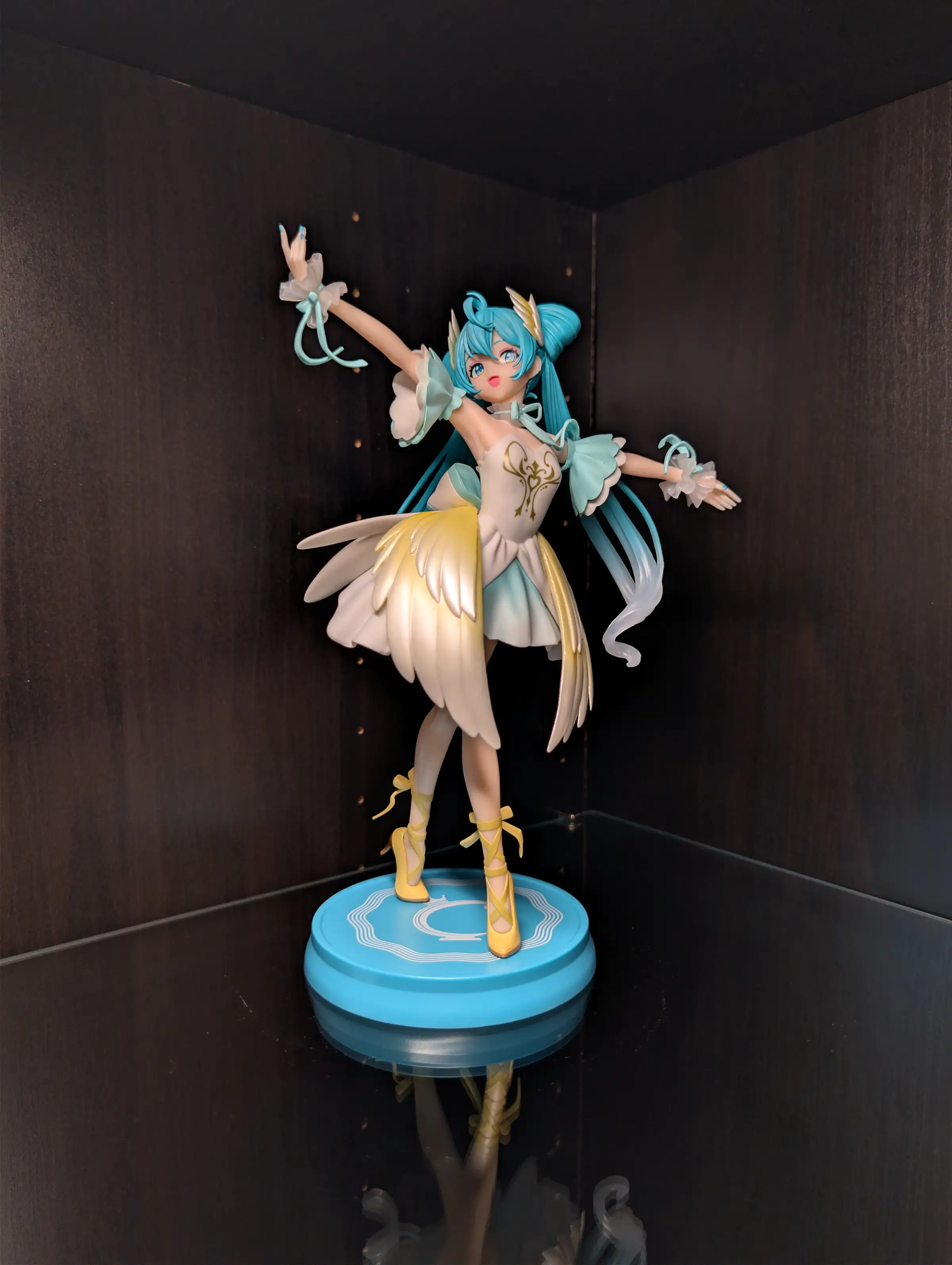 Image of figure Swan Lake Miku