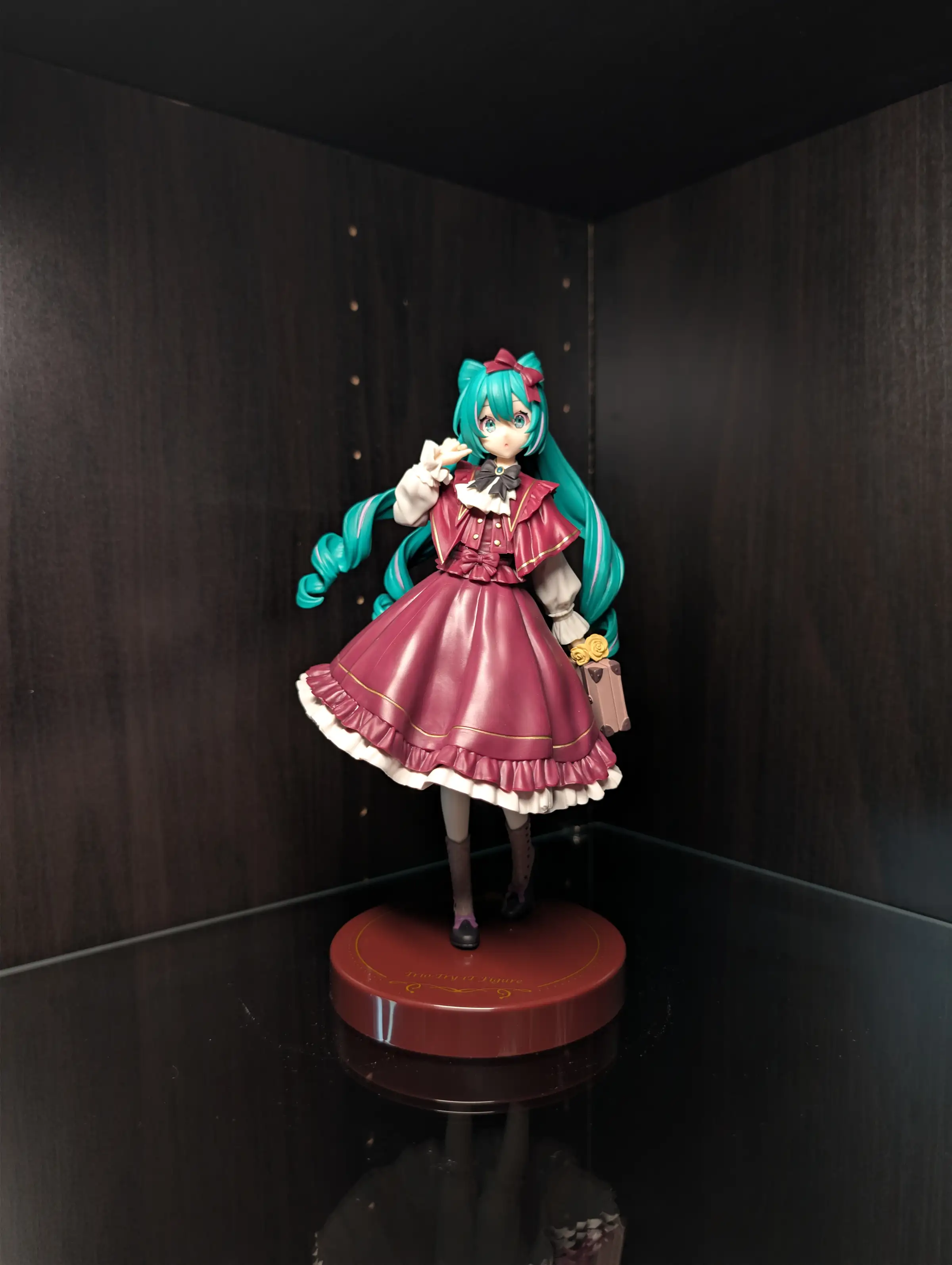 Image of figure Classical Retro Miku