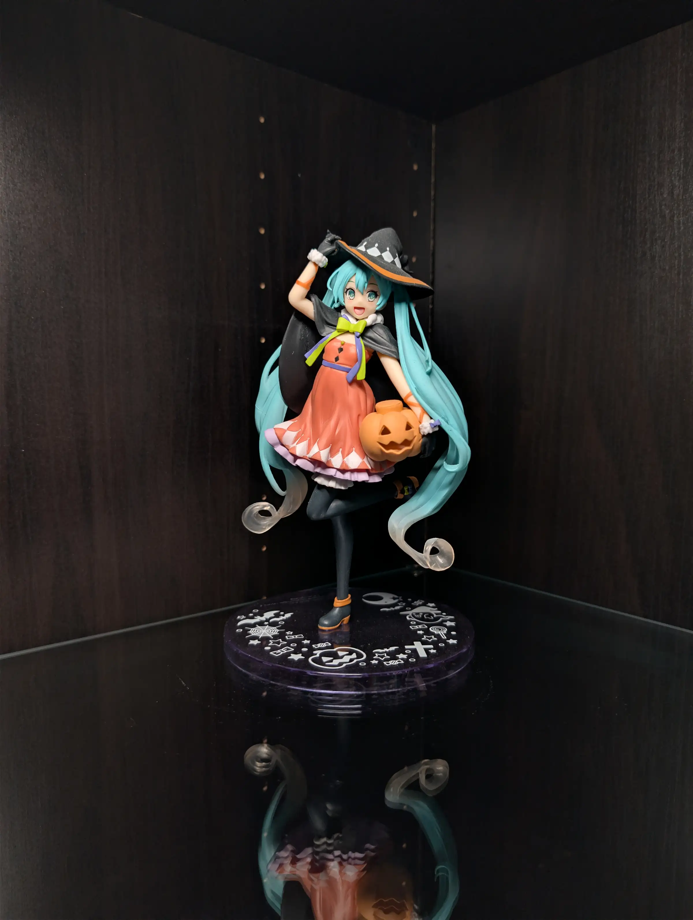 Image of figure Halloween Miku